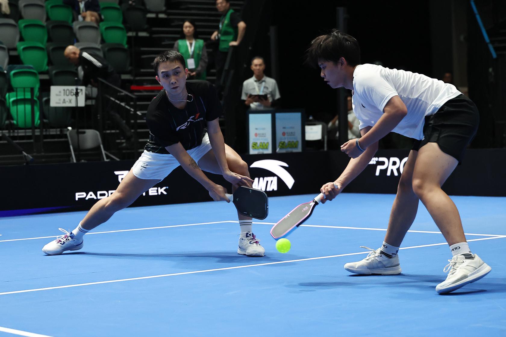 Low ball exchange in Pro Men's Doubles Round of 32